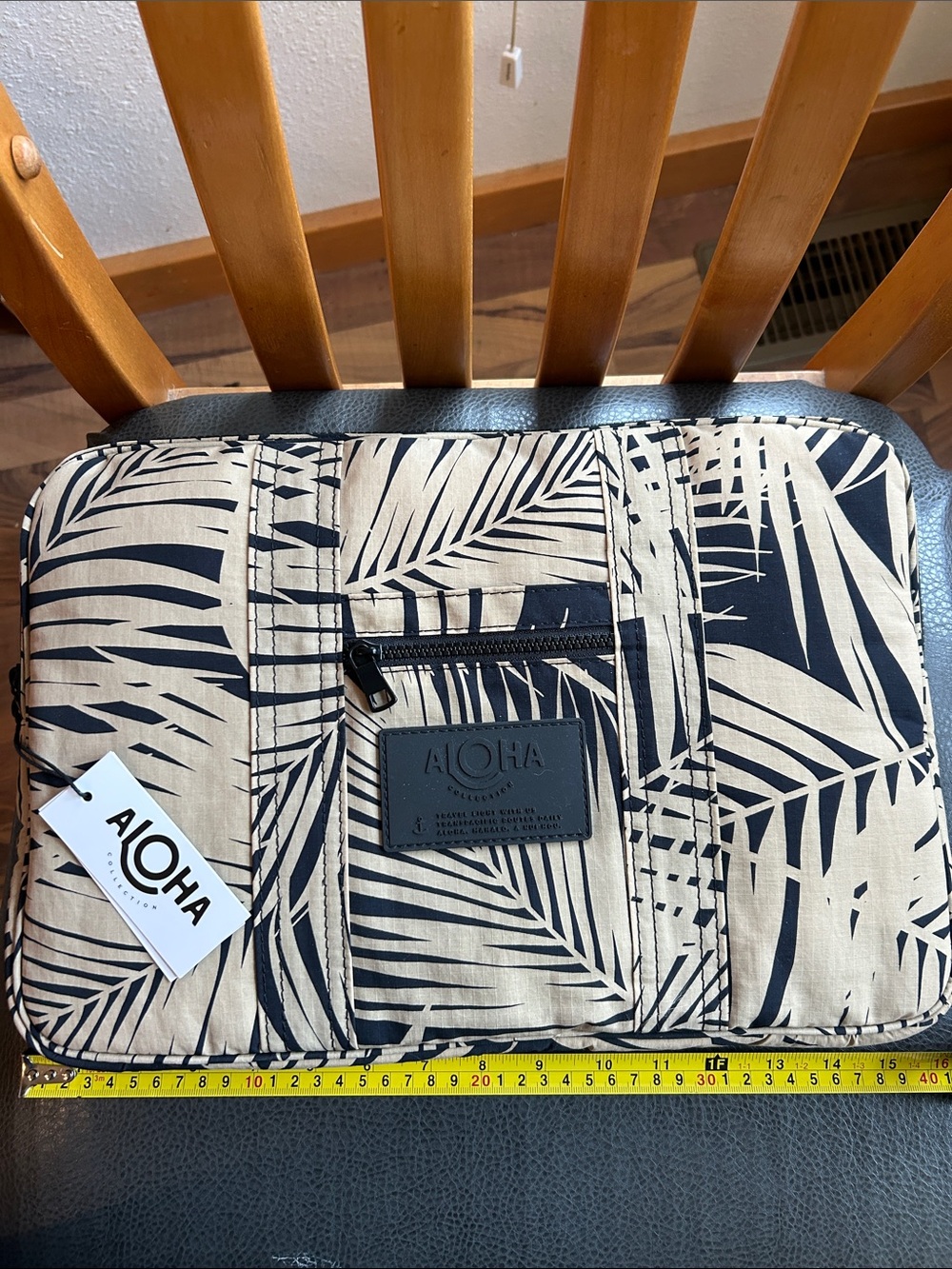 ALOHAS Black & Cream Palm-Print Laptop Sleeve with Front Zip Pocket